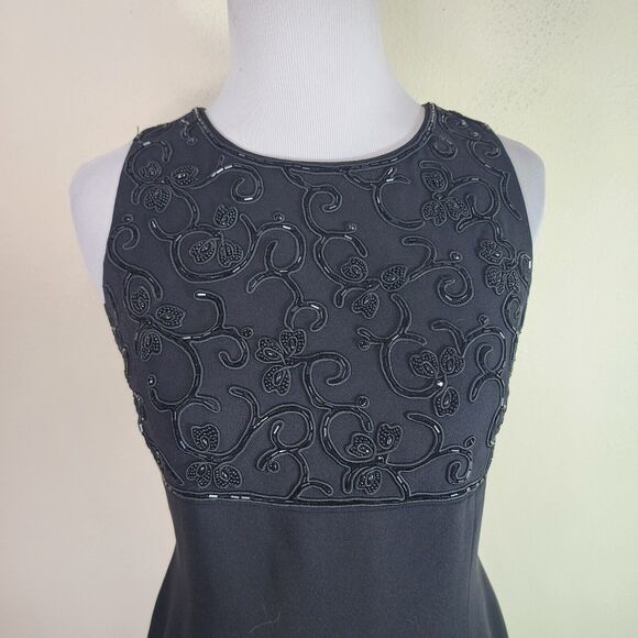 Petite Sophisticate Dress Size 4P Black Sleeveless Sheath Dress Beaded - Picture 2 of 8